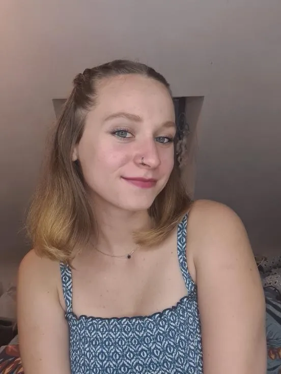 Léna, babysitter à Brech