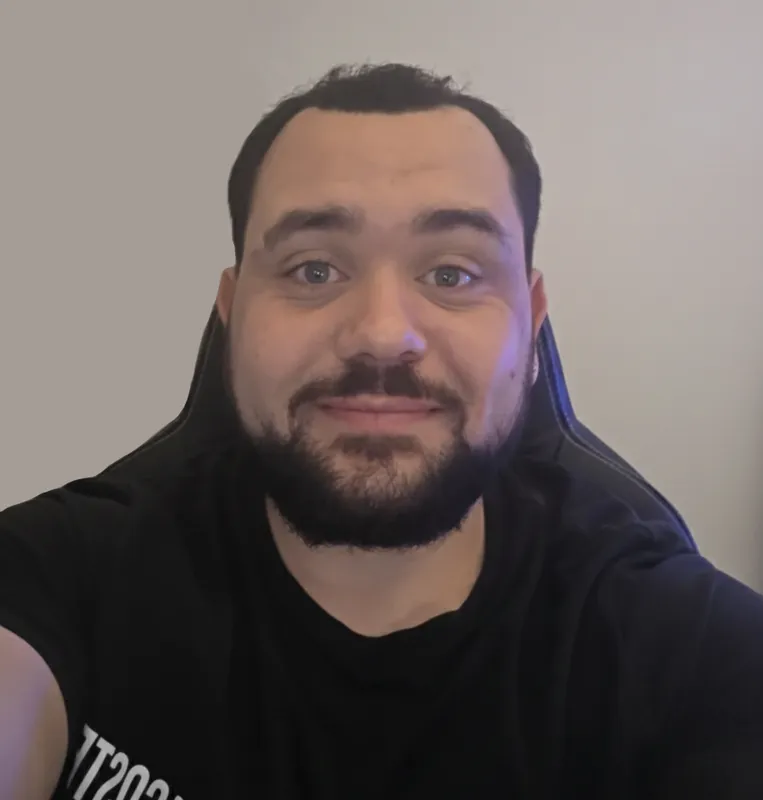 Anthony, babysitter à Achères