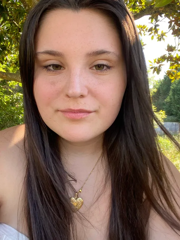 Romane, babysitter à Salles