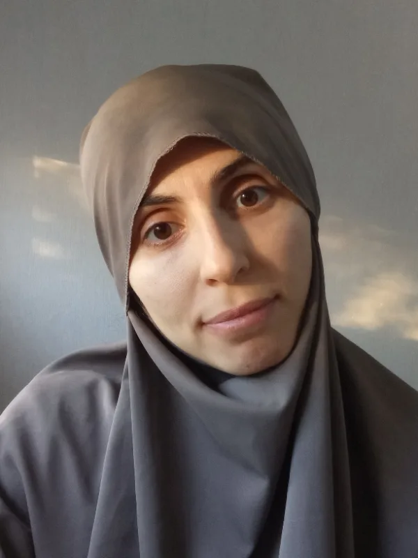 Samia, babysitter à BOBIGNY