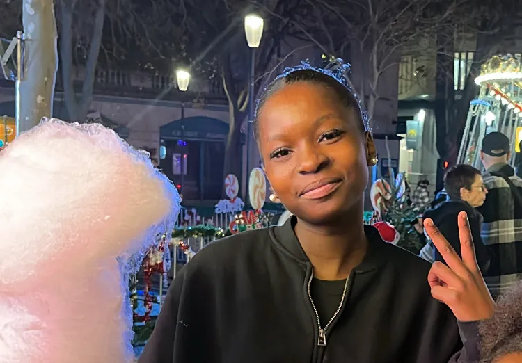 Navi, babysitter à Nîmes